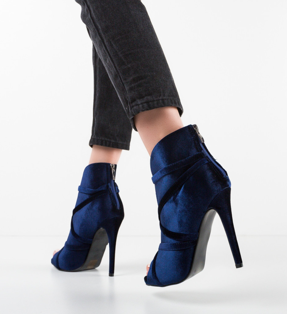 Botine flores bleumarin