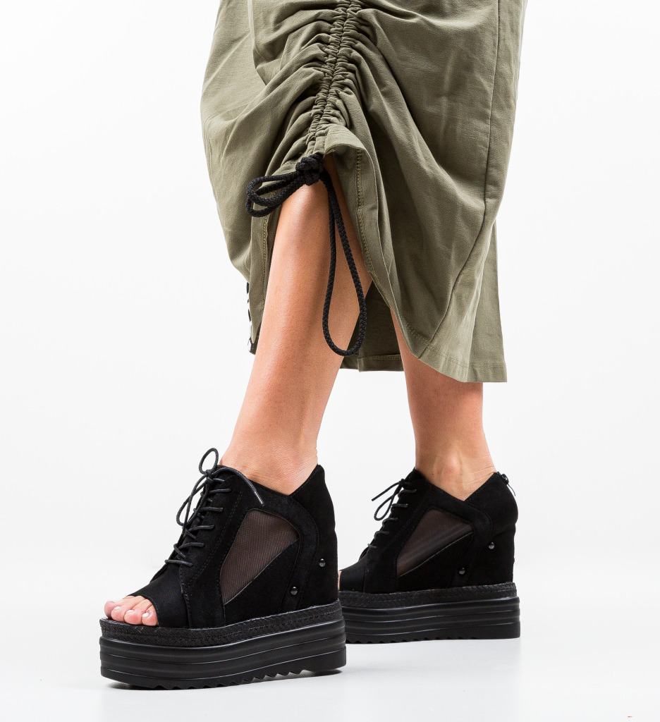 Platforme Monasty Negre