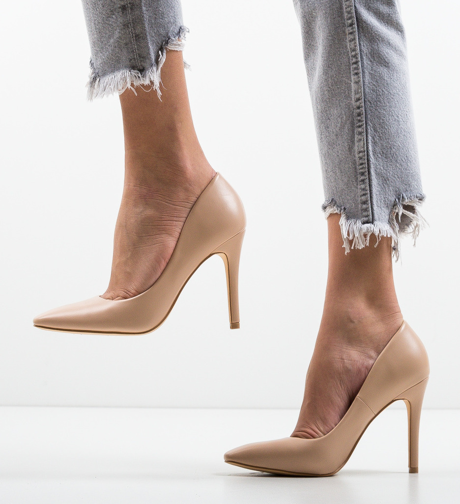 Pantofi dean nude