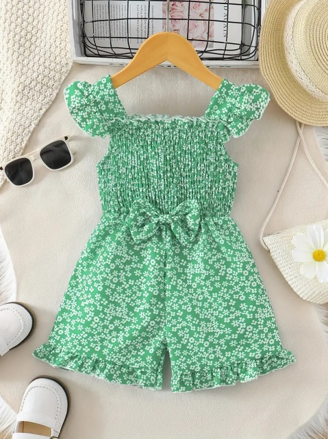 Salopeta vara fetite, verde cu imprimeu floral – tinuta confortabila si eleganta