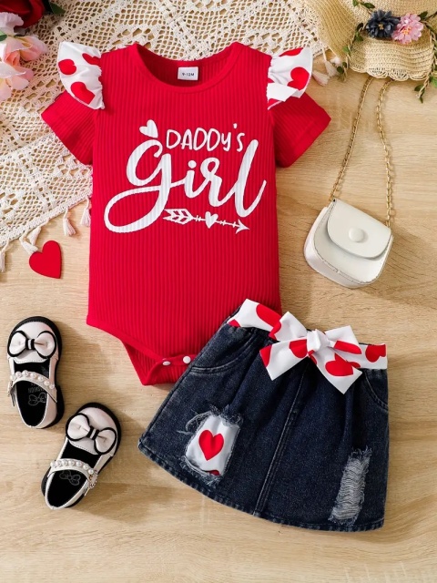 Set body rosu cu mesaj "Daddy’s Girl" si fusta denim pentru fetite