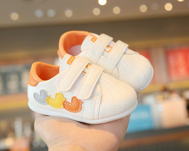Superbaby Adidasi albi cu insertie portocalie - ratuste