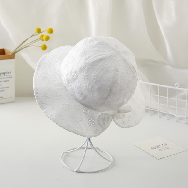 Palariuta alba cu broderie - Betty