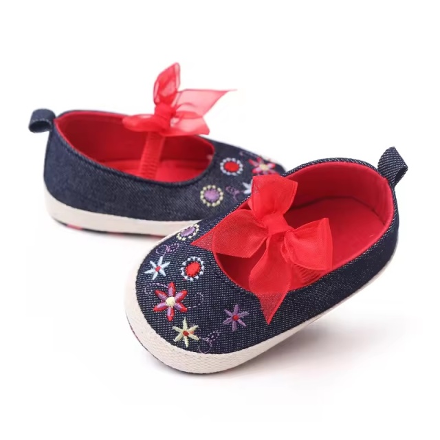 Pantofi din denim cu fundite si broderii florale