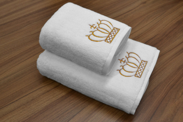Set 2 Prosoape Baie Brodate – Bumbac 100% (680–700 g/m²), Broderie Aurie sau Argintie