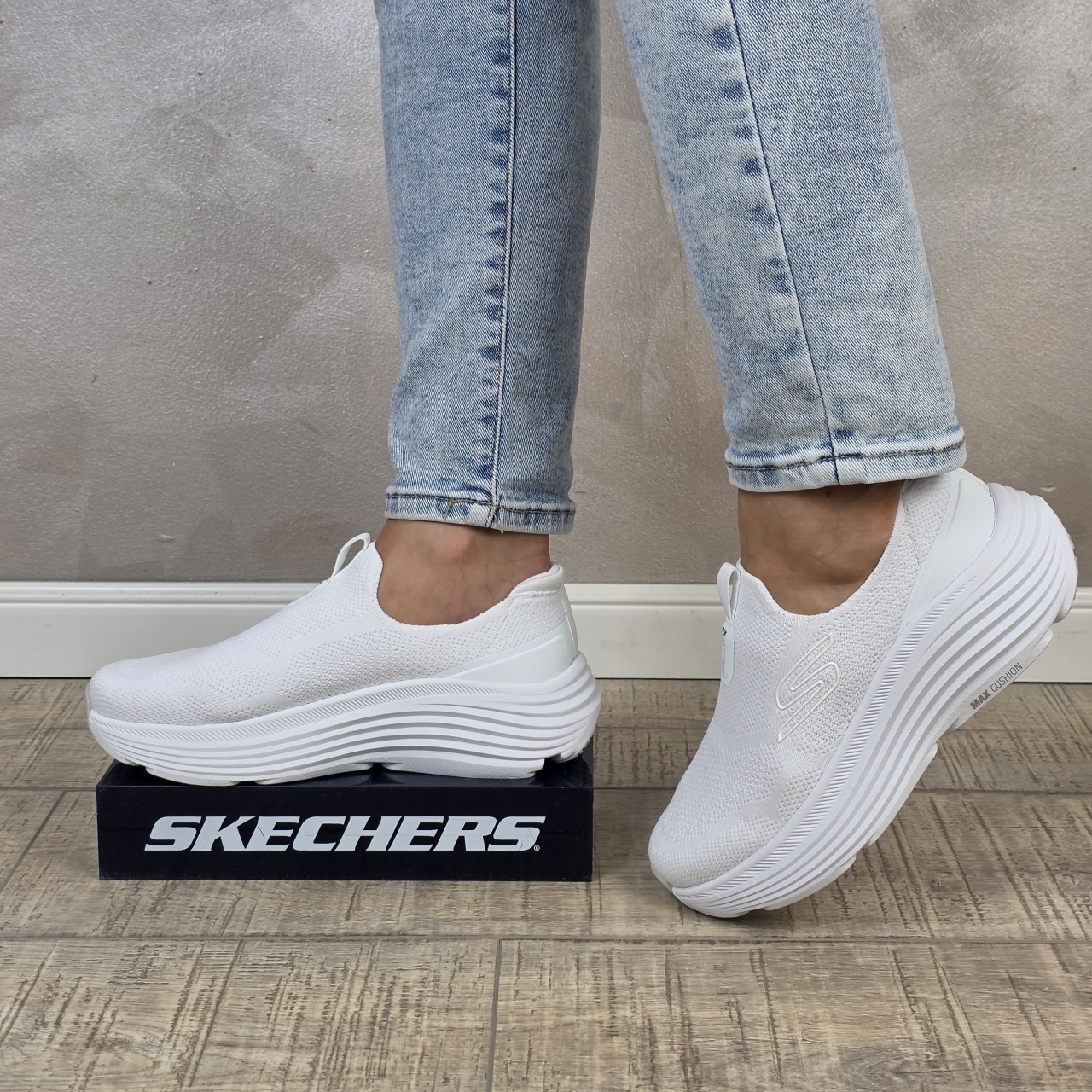 Manos Shoes Pantofi dama sport Skechers - Max Cushioning Endeavour 1 129481 WHT