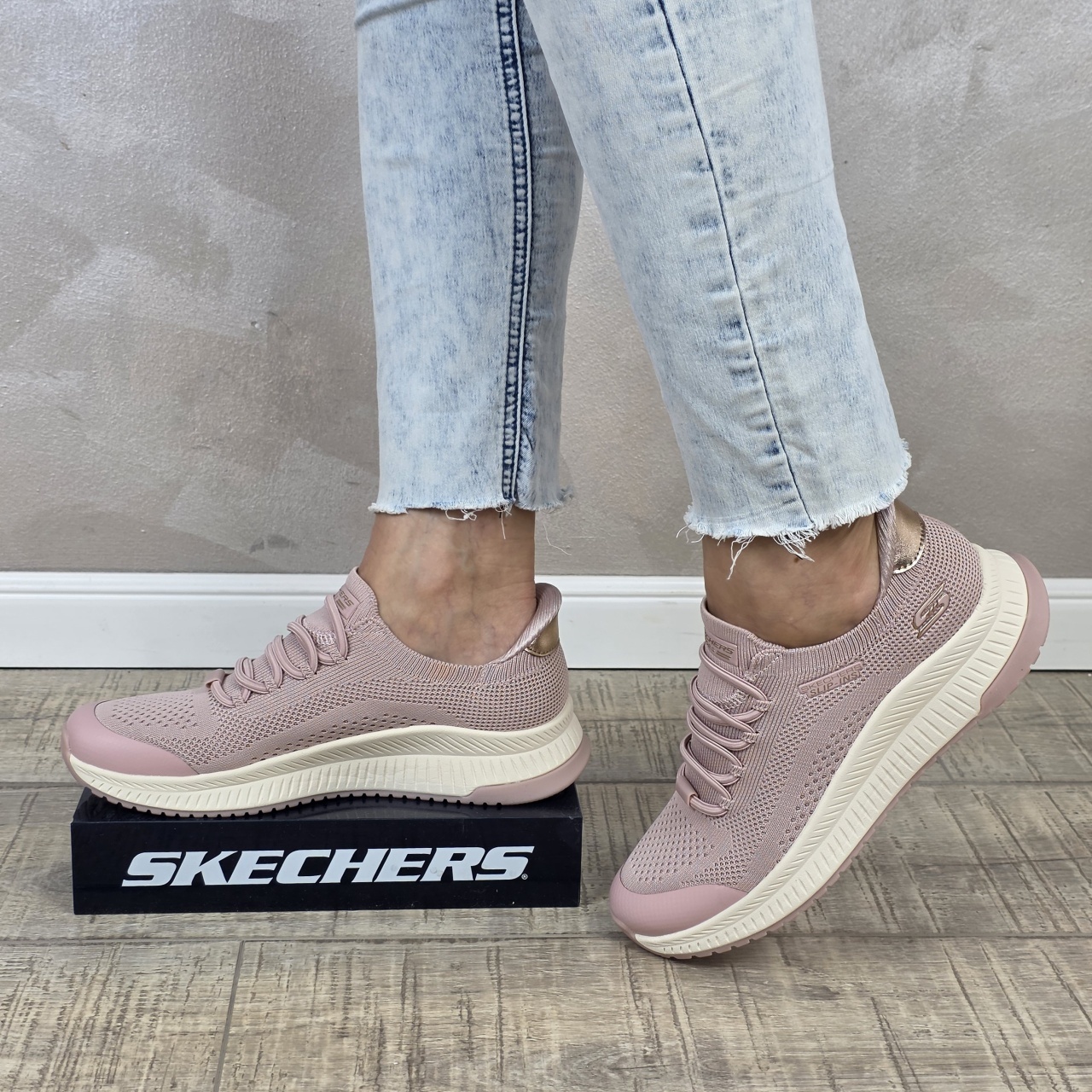 Manos Shoes Pantofi dama sport Skechers Bobs Squad 4 Staple Look beige 117743 BLSH