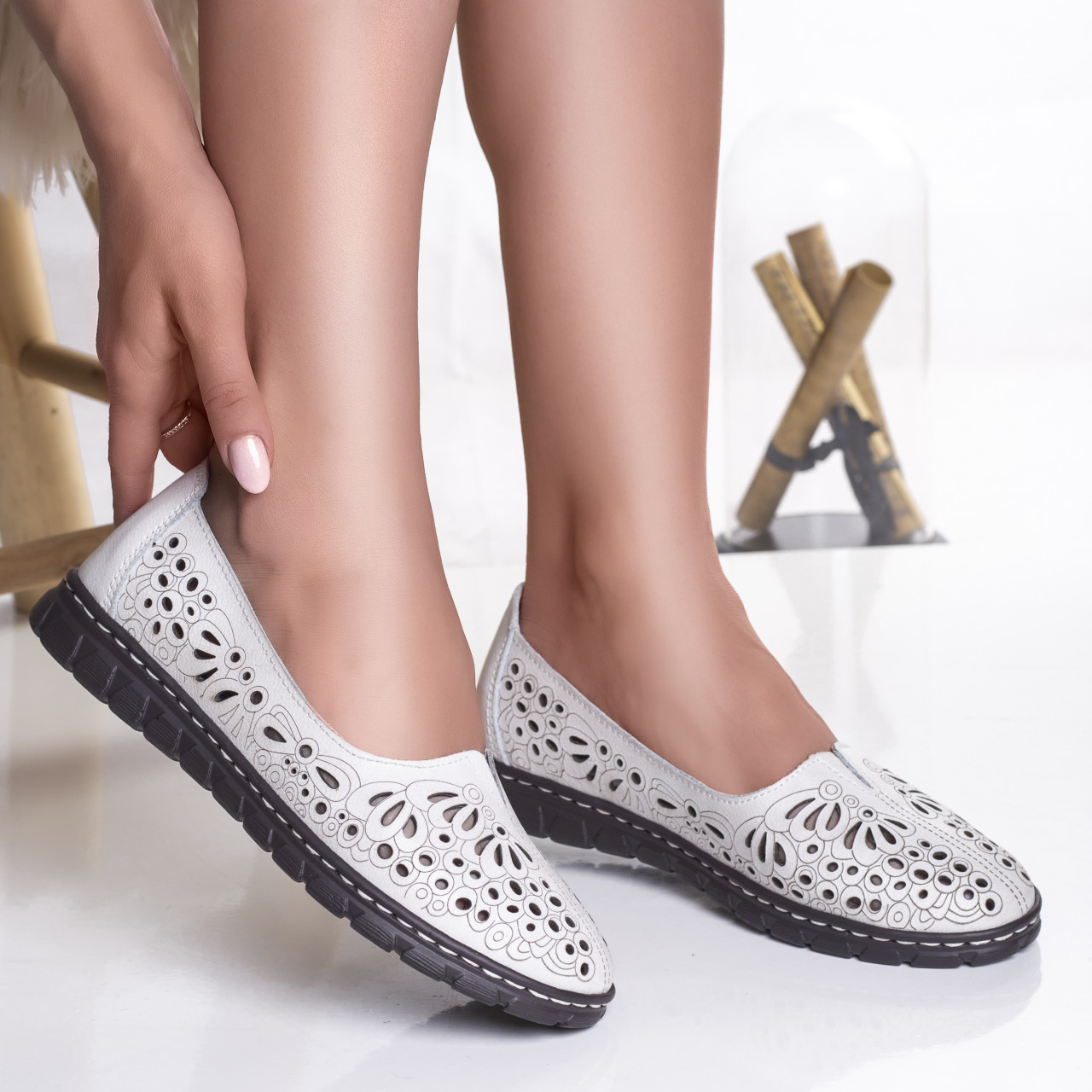 Pantofi dama casual albi din piele naturala opilo