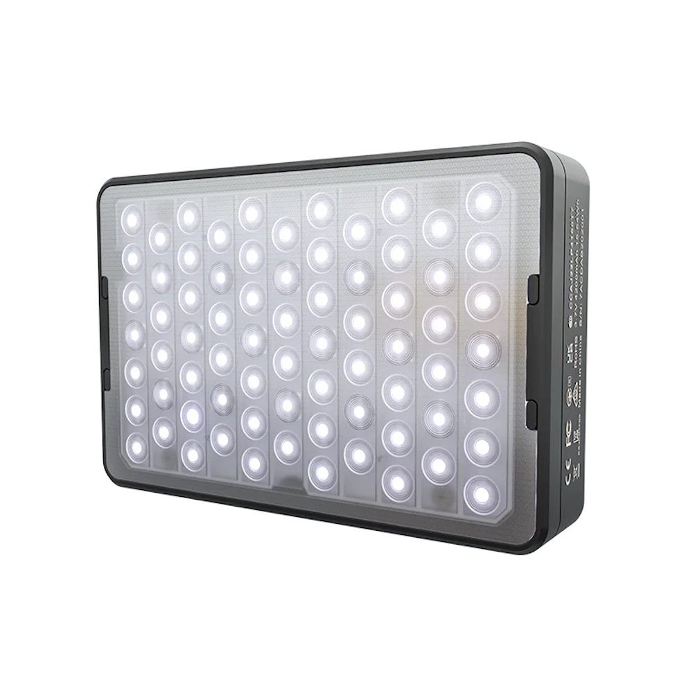 Aputure MC Pro - Lampa LED RGBWW, 2000-10000K, CRI 96, IP65, cu accesorii