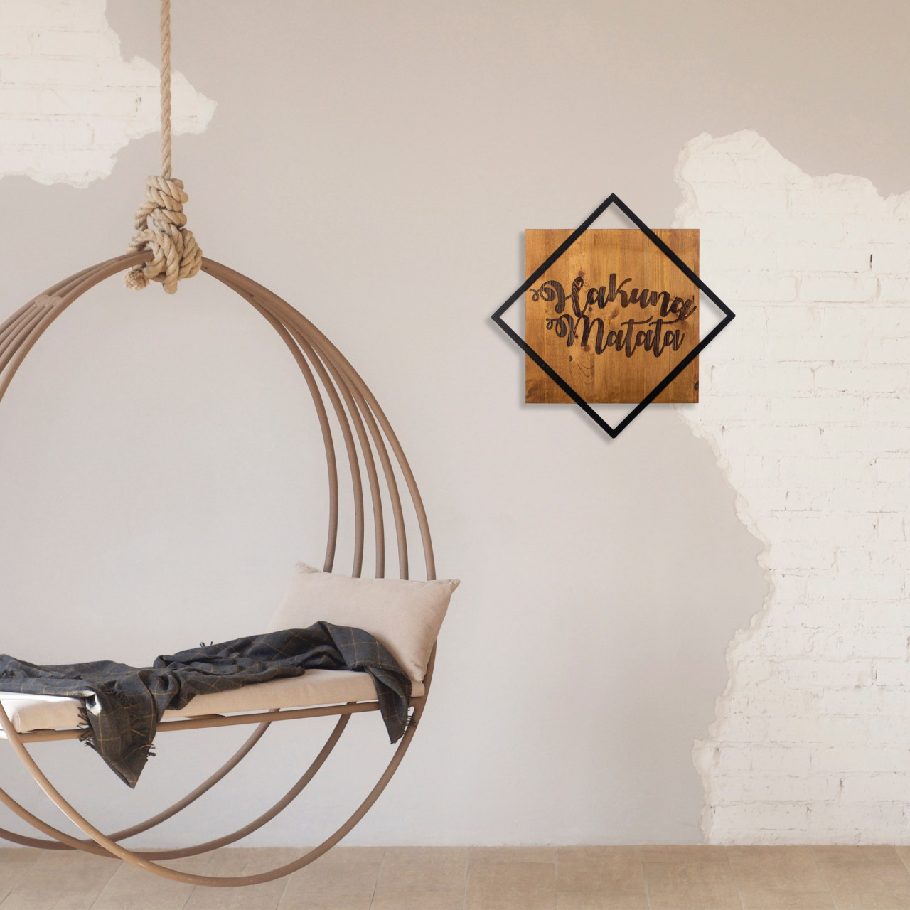 Poze Accesoriu decorativ de perete din lemn Hakuna Matata nuc/negru