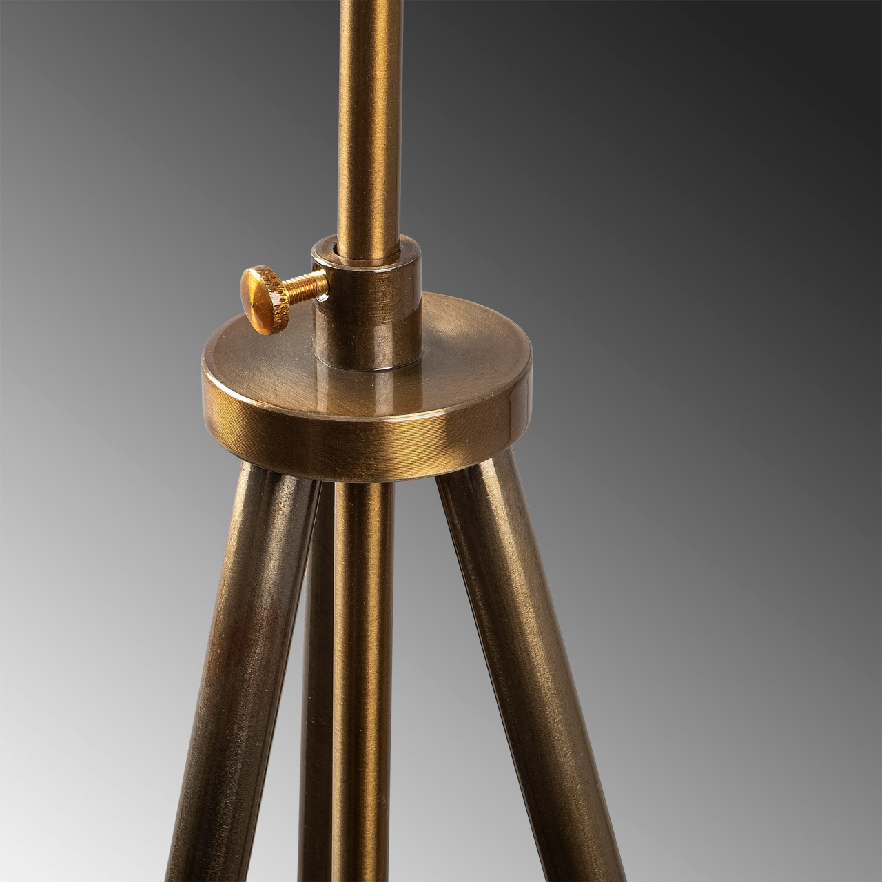 Poze Lampadar Tripod - 4063