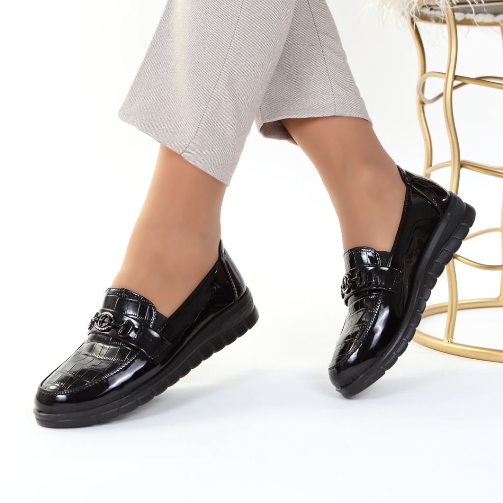 Pantofi negri lacuiti Lioris
