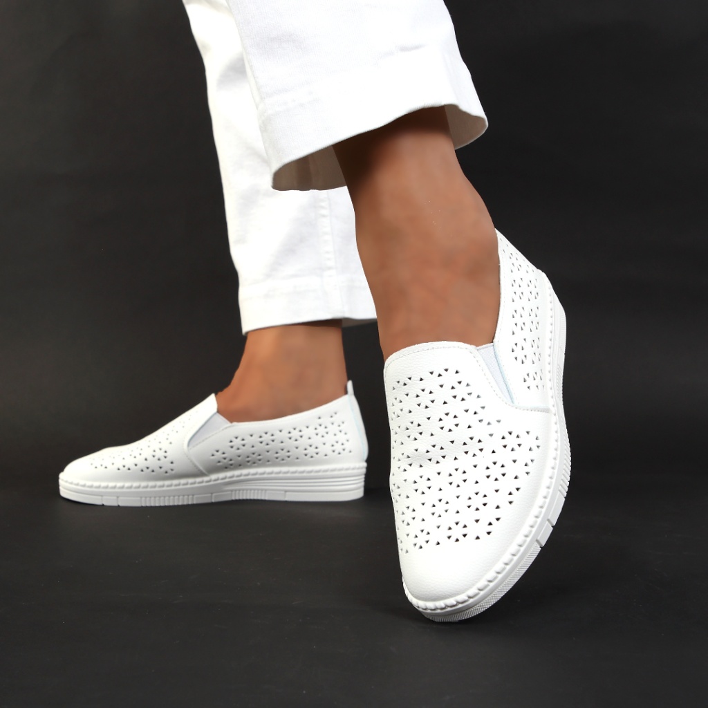 Pantofi albi perforati Tama