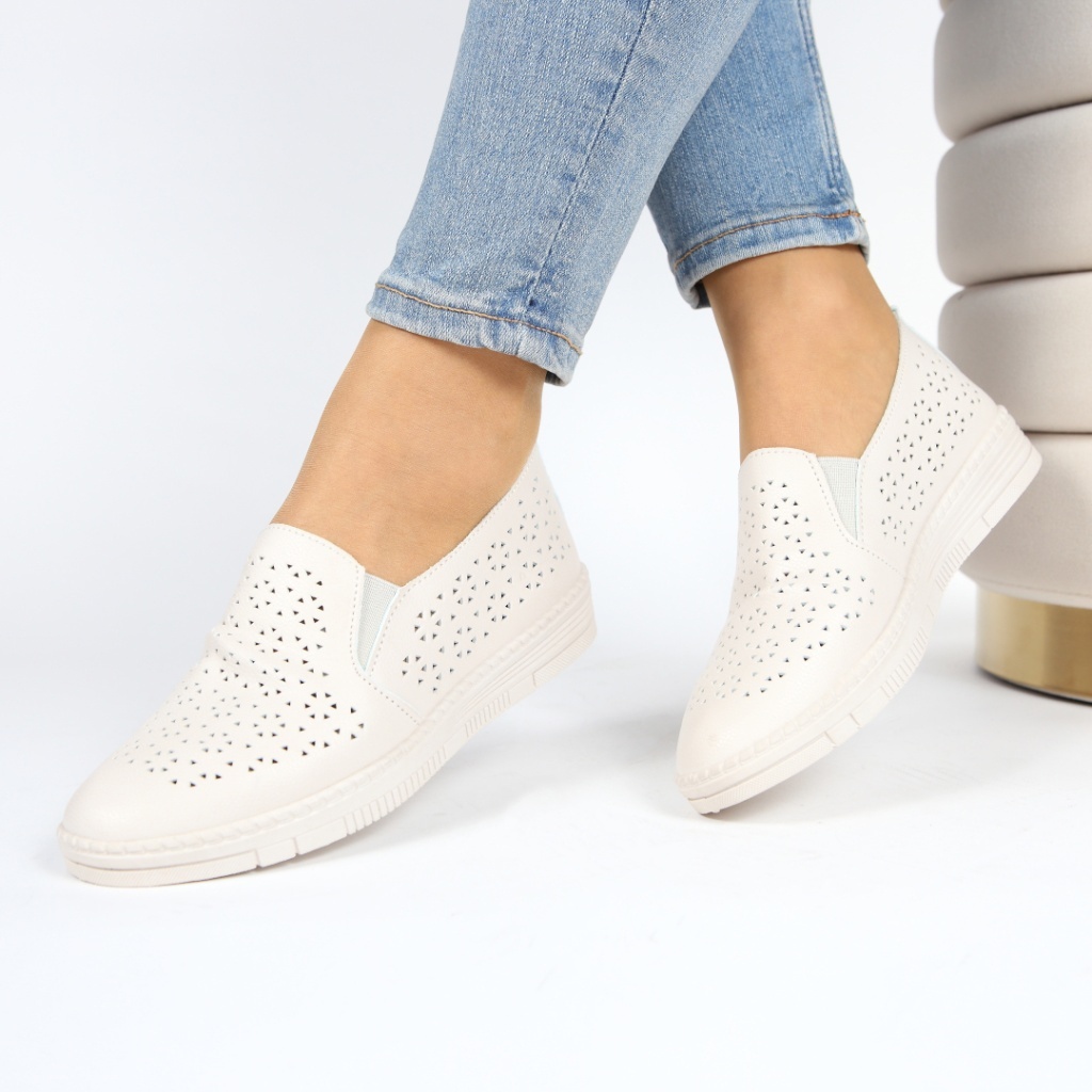 Pantofi crem perforati Tama