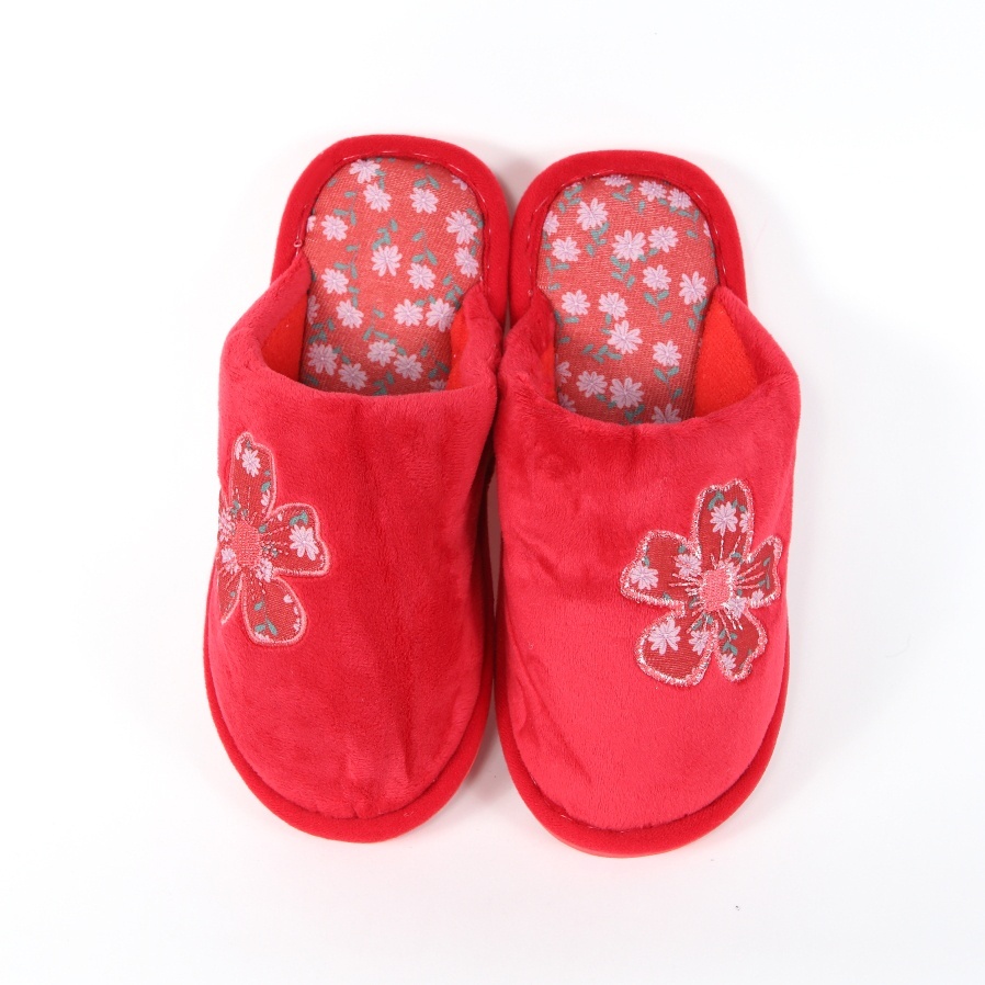Papuci rosii de casa Liryn