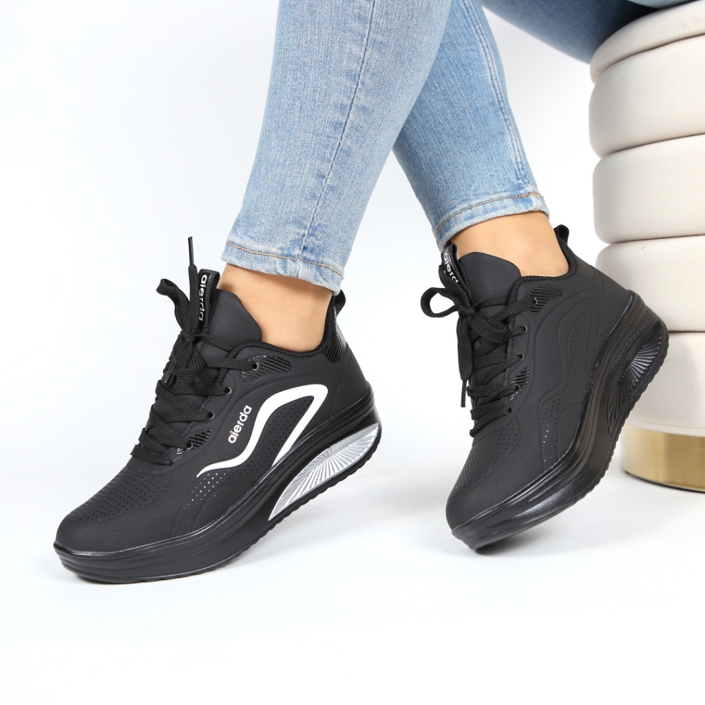 Adidasi comozi negri Uresa