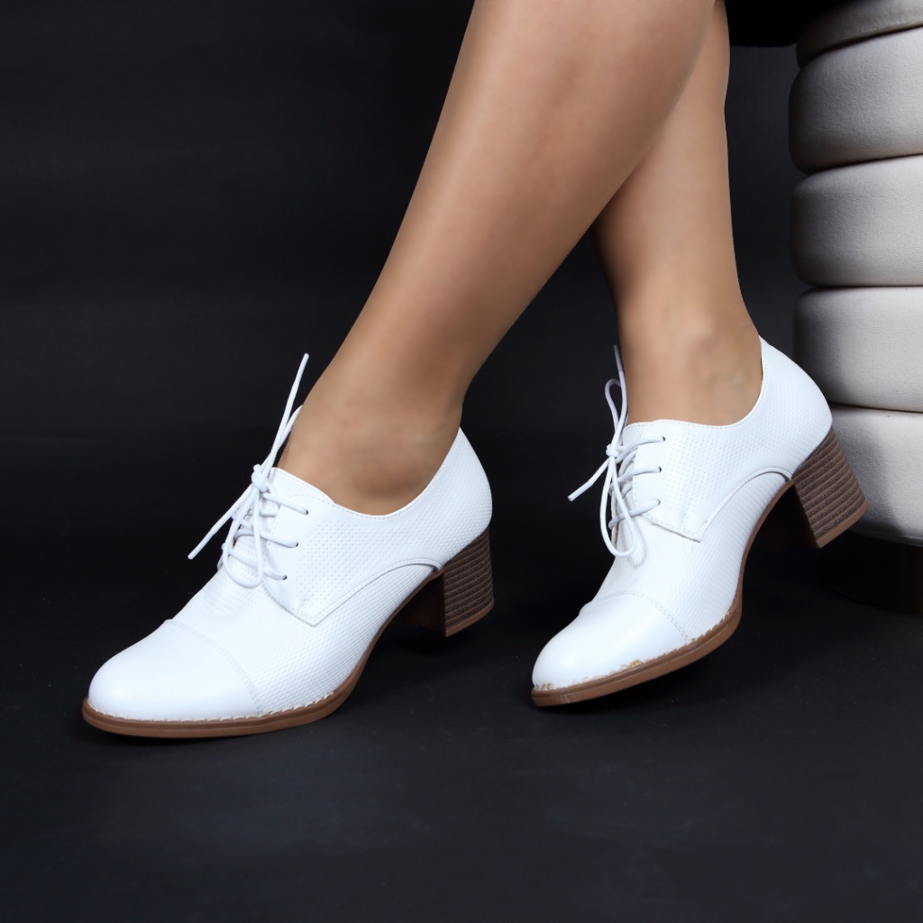 Pantofi albi Kalema
