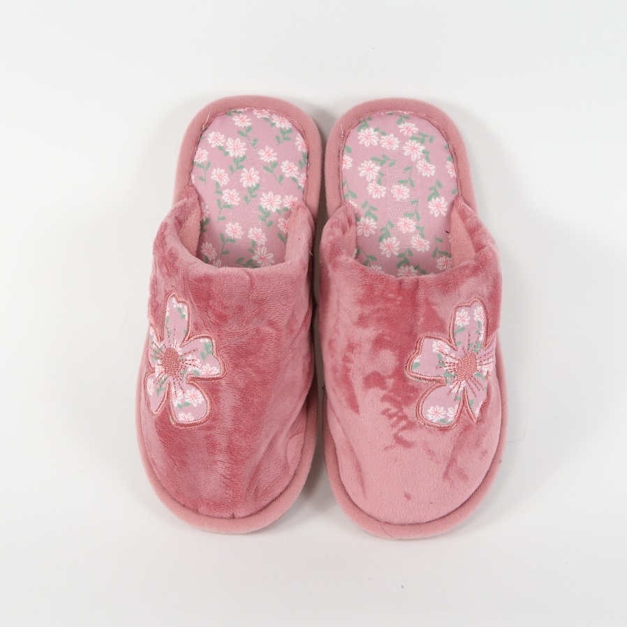 Papuci roz de casa Liryn