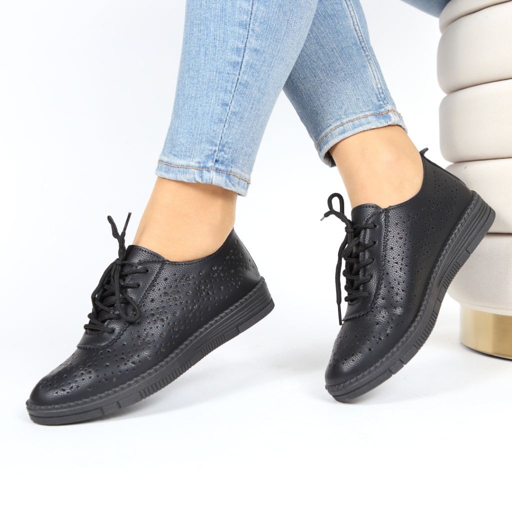 Pantofi negri perforati Turina