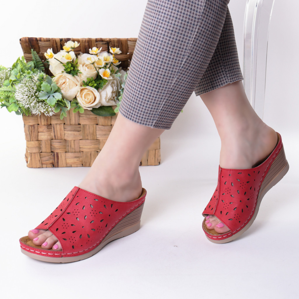 Papuci rosii piele ecologica Ilinca