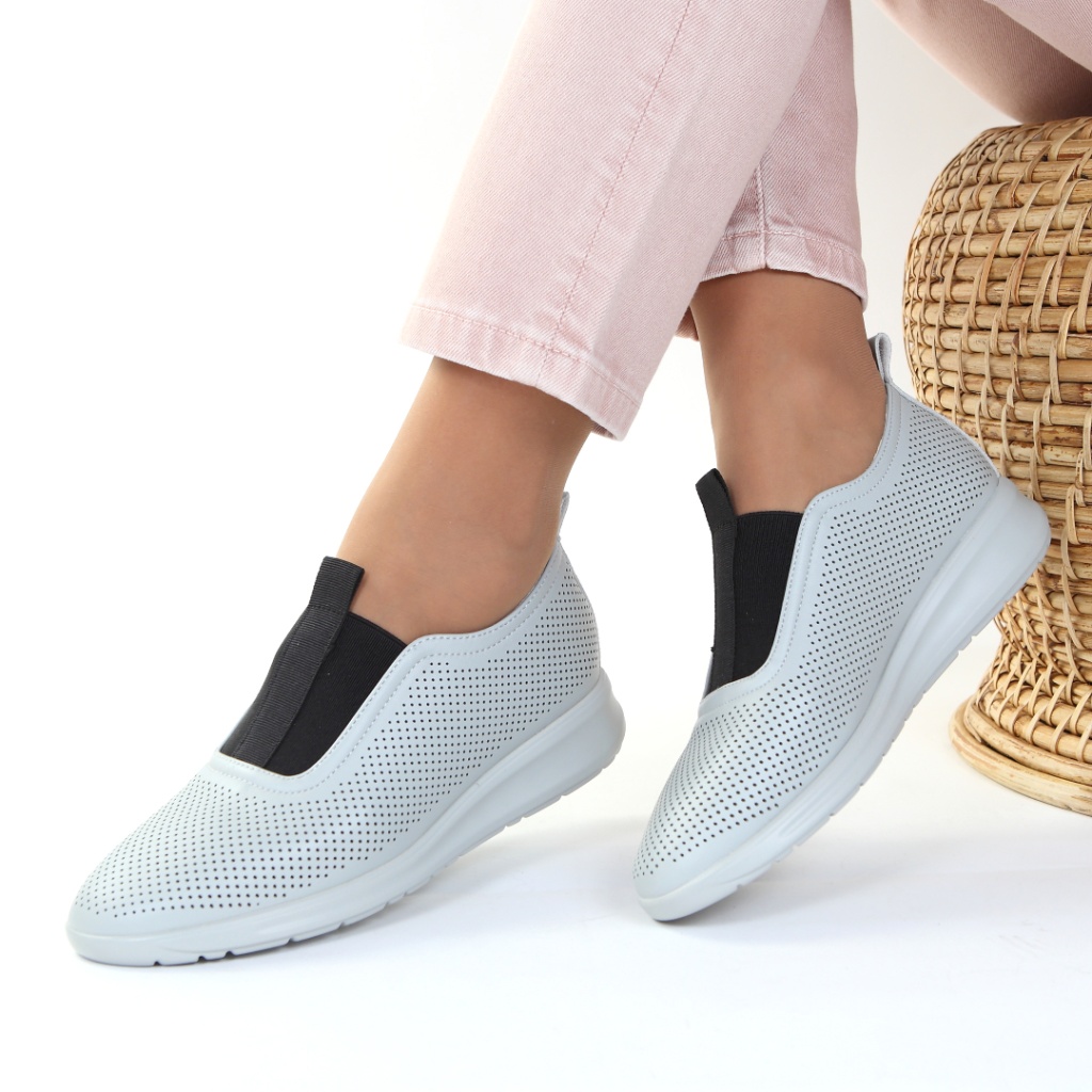 Pantofi gri perforati Cia