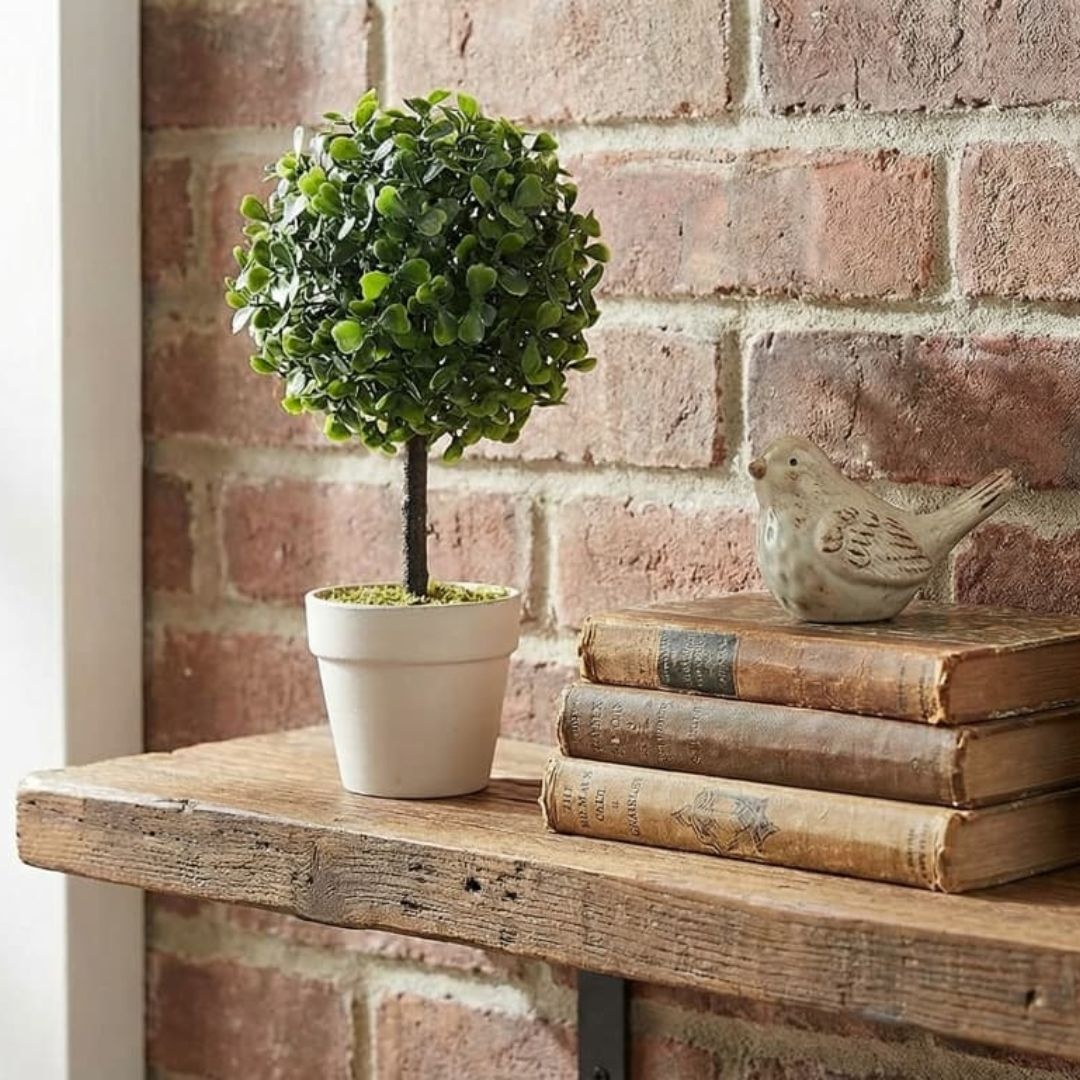 Plantă artificială tip copăcel Buxus 28 cm, în ghiveci alb, design modern pentru interior