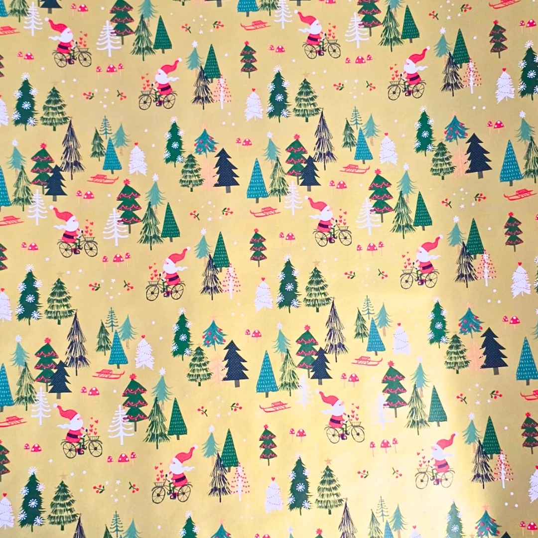 Hârtie mată pentru ambalat cadouri, decor auriu cu brăduți și Moș Crăciun, 200x70 cm