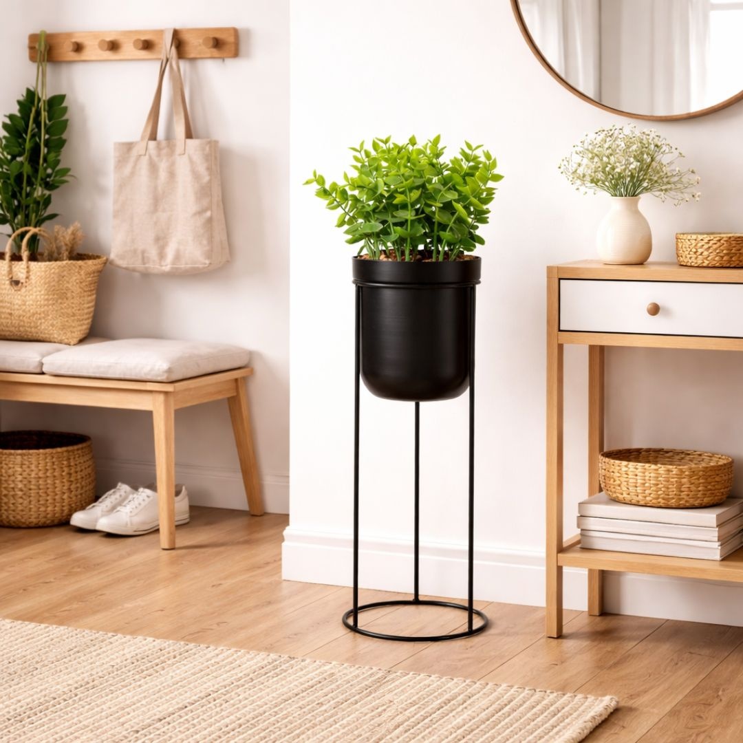 Plantă artificială Eucalipt 38 cm, în ghiveci cu suport metalic negru, formă cilindrică, design modern
