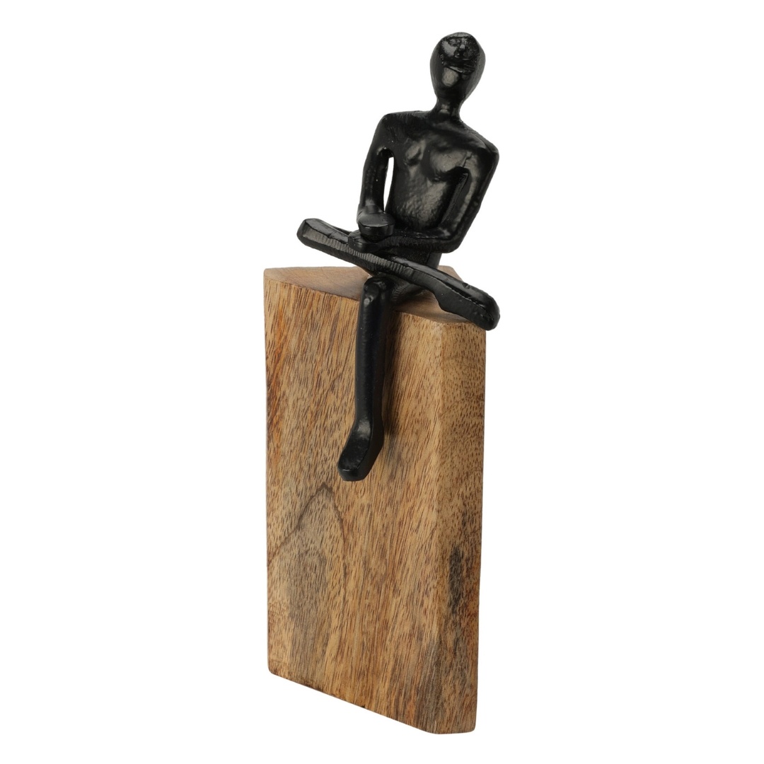 Statuetă decorativă, pe lemn, figură minimalistă în negru, meditație și echilibru, 23 cm