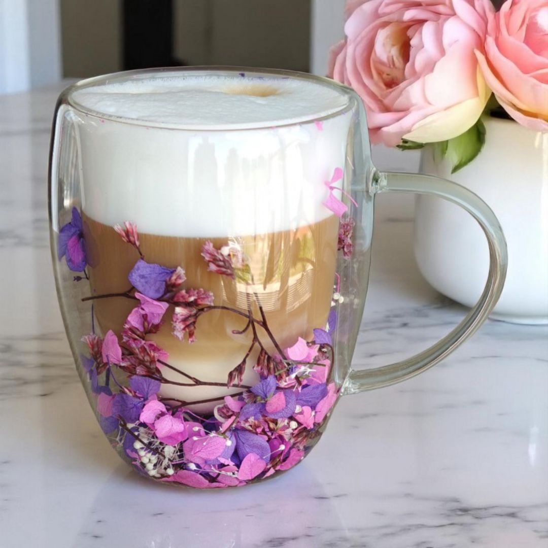 Cană termo, din sticlă borosilicată, cu gypsophila, hortensii,…