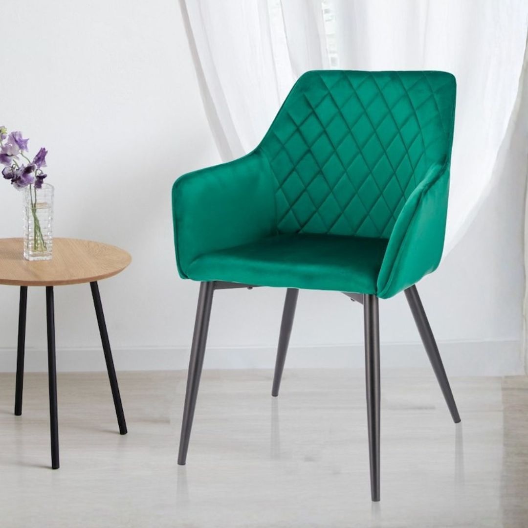 Scaun tapițat din catifea verde, APIS, cu picioare metalice – design modern, confortabil, brand Jumi