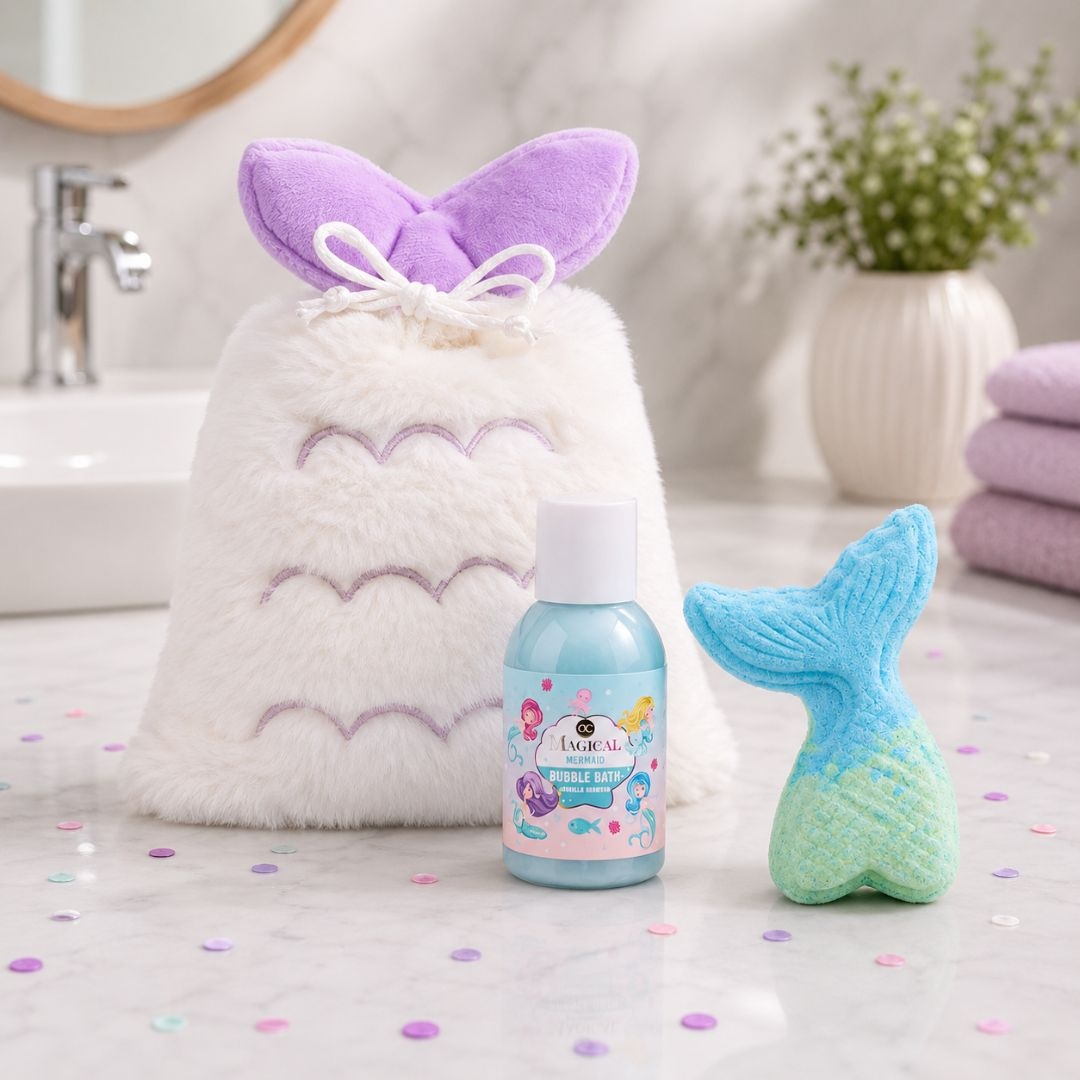 Set de baie pentru copii MAGICAL MERMAID, Accentra, în gentuță cosmetică de pluș, spumant de baie și bilă efervescentă cu parfum de vanilie
