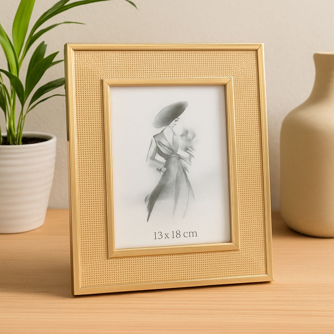 Ramă foto aurie 13x18 cm, cu sticlă, cadru PS și spate MDF