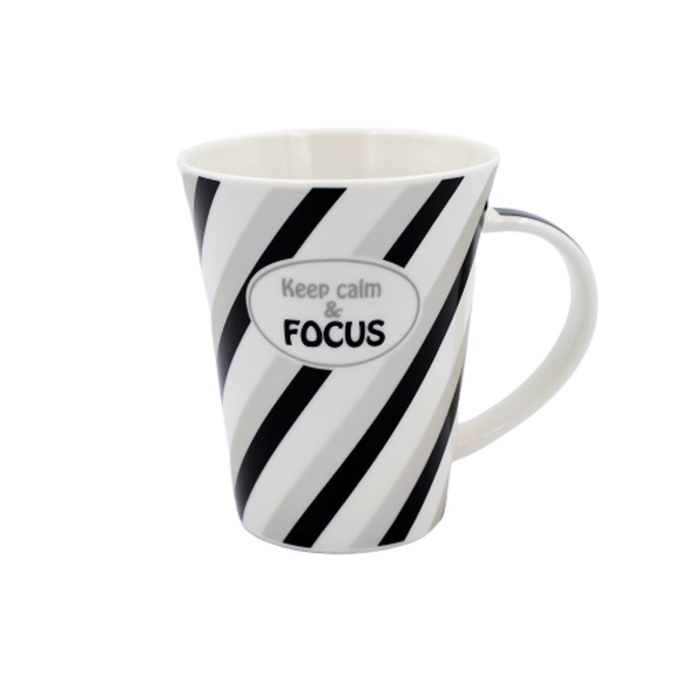 Cană din porțelan personalizată cu mesaj "Keep calm and FOCUS"