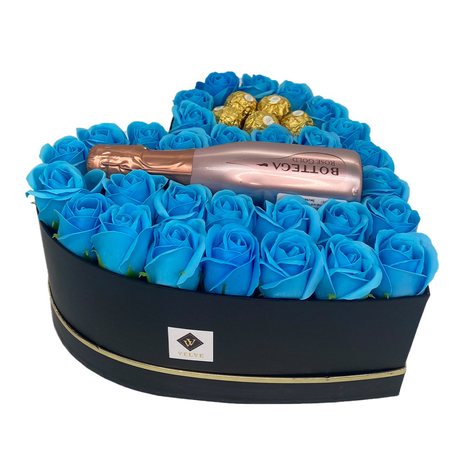 Aranjament floral Opulence, cutie inima cu trandafiri de sapun bleu si Prosecco Bottega Gold si praline Ferrero Rocher (TIP PRODUS: Aranjament floral)