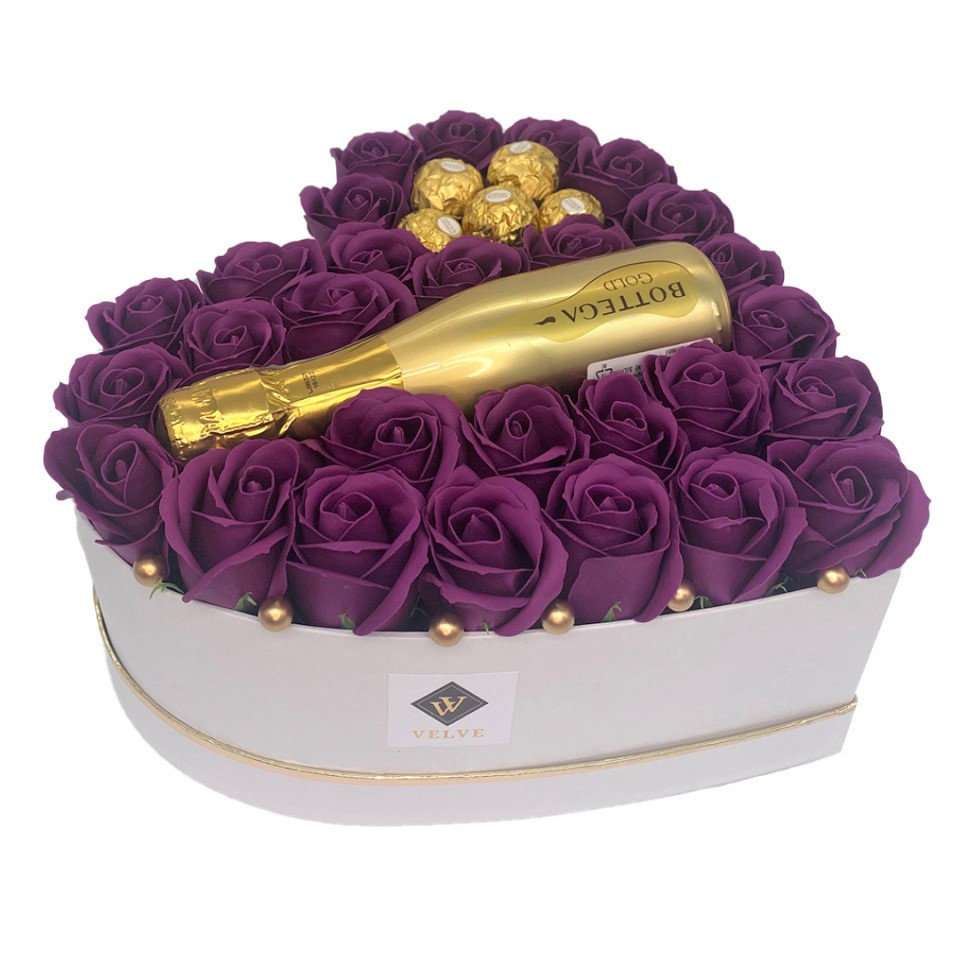 Aranjament floral Opulence, cutie inima cu trandafiri de sapun mov si Prosecco Bottega Gold si praline Ferrero Rocher (TIP PRODUS: Aranjament floral)