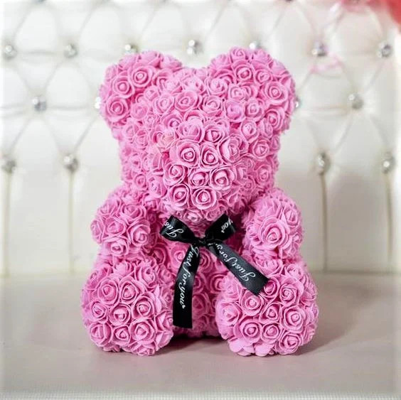 Ursulet floral roz din trandafiri 40 cm, decorat manual, in cutie cadou (TIP PRODUS: Aranjament floral)