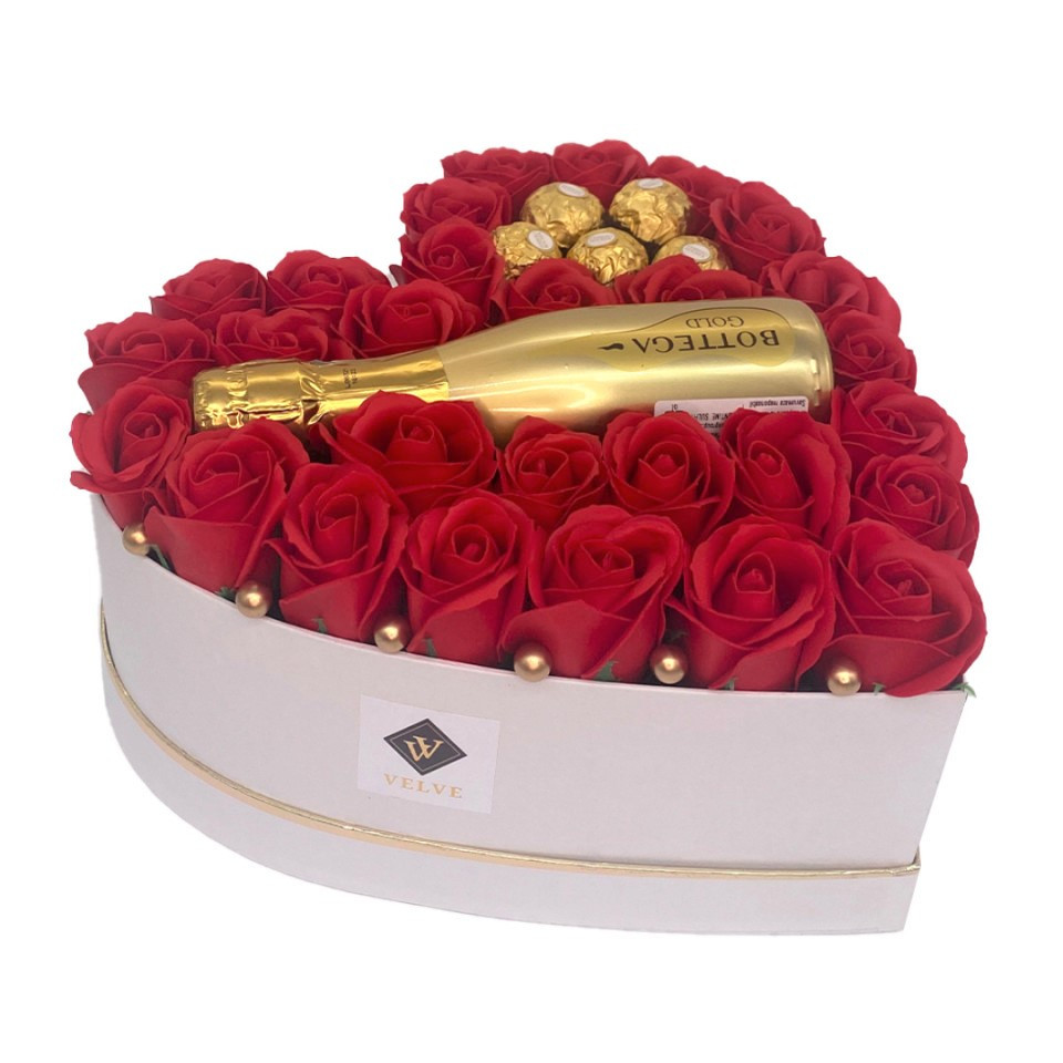 Aranjament floral Opulence, cutie inima cu trandafiri de sapun rosu deschis si Prosecco Bottega Gold si praline Ferrero Rocher (TIP PRODUS: Aranjament floral)