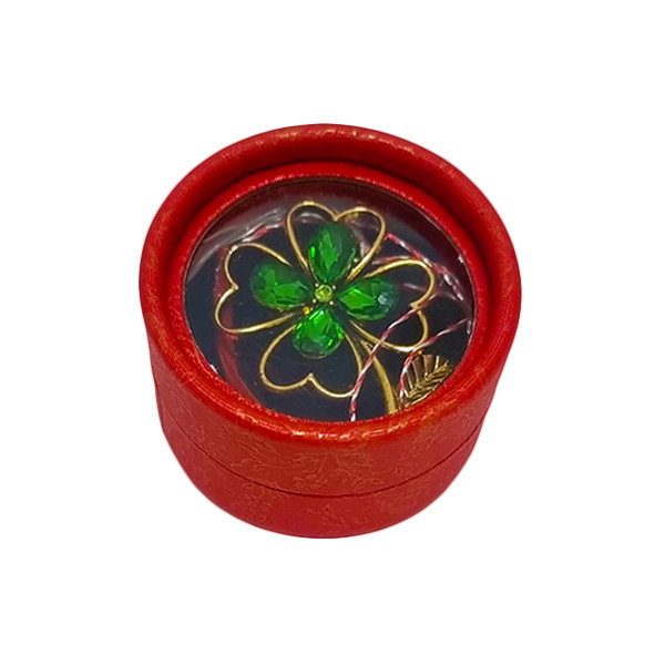 Martisor tip brosa, Lucky, in cutie rotunda