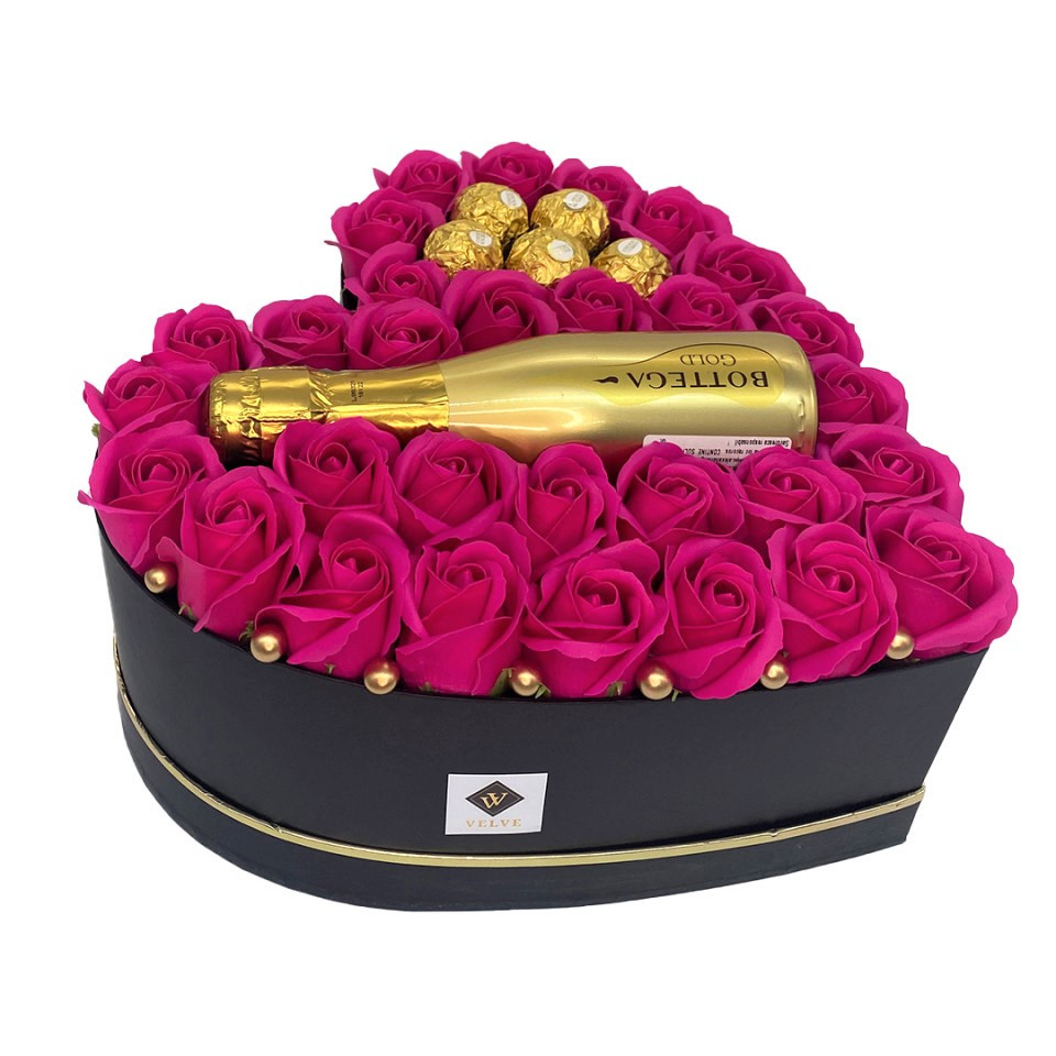 Aranjament floral Opulence, cutie inima cu trandafiri de sapun fuchsia si Prosecco Bottega Gold si praline Ferrero Rocher (TIP PRODUS: Aranjament floral)