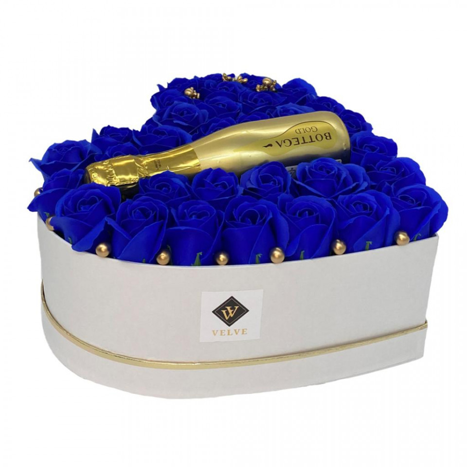 Aranjament floral Gold Rose, cutie inima cu trandafiri de sapun si Prosecco Bottega Rose Gold, albastru (TIP PRODUS: Aranjament floral)