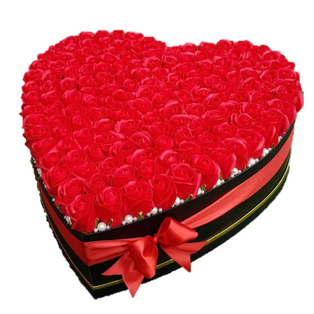 Aranjament floral inima 151 trandafiri din sapun rosii in cutie (CULOARE: Rosu)