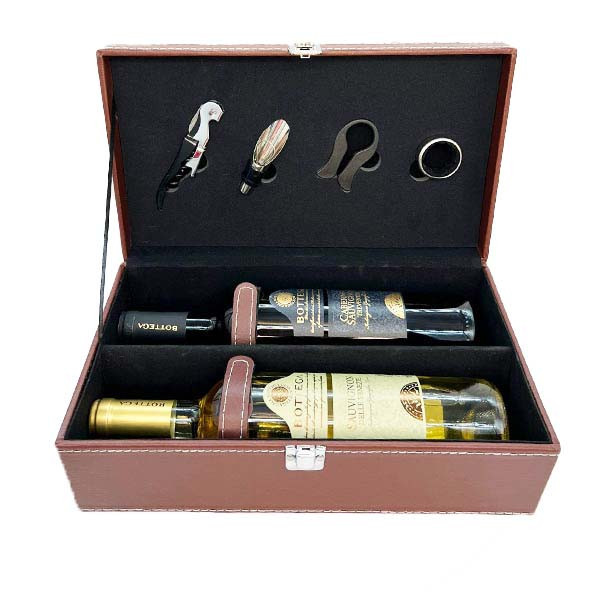 Caseta eleganta din piele ecologica pentru doua sticle, cu maner, vin alb Bottega Sauvignov, vin rosu Bottega Cabernet Sauvignon si set 4 accesorii pentru vin