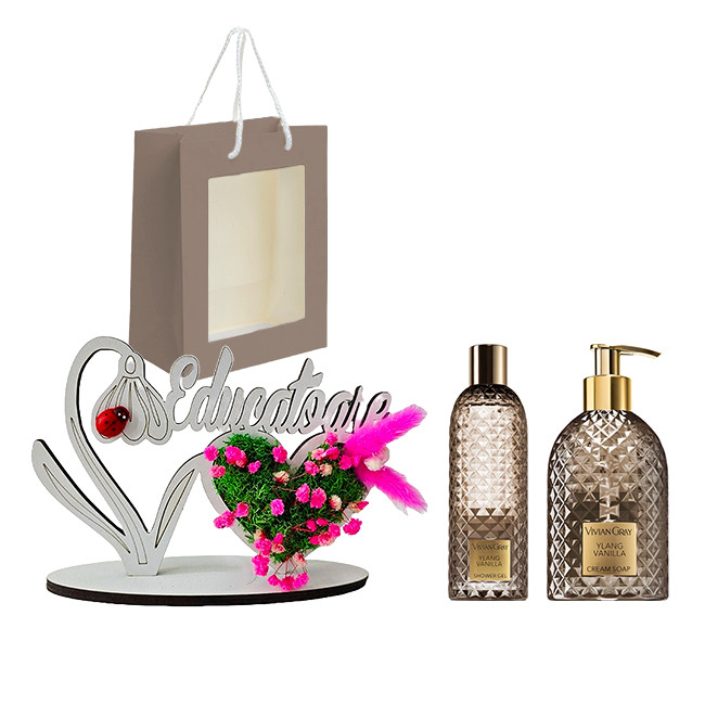 Set cadou BLOOM : Ornament din lemn Draw Me (Educatoare) + Gel de dus Vivian Gray Ylang & Vanilla + Sapun lichid Vivian Gray Ylang & Vanilla