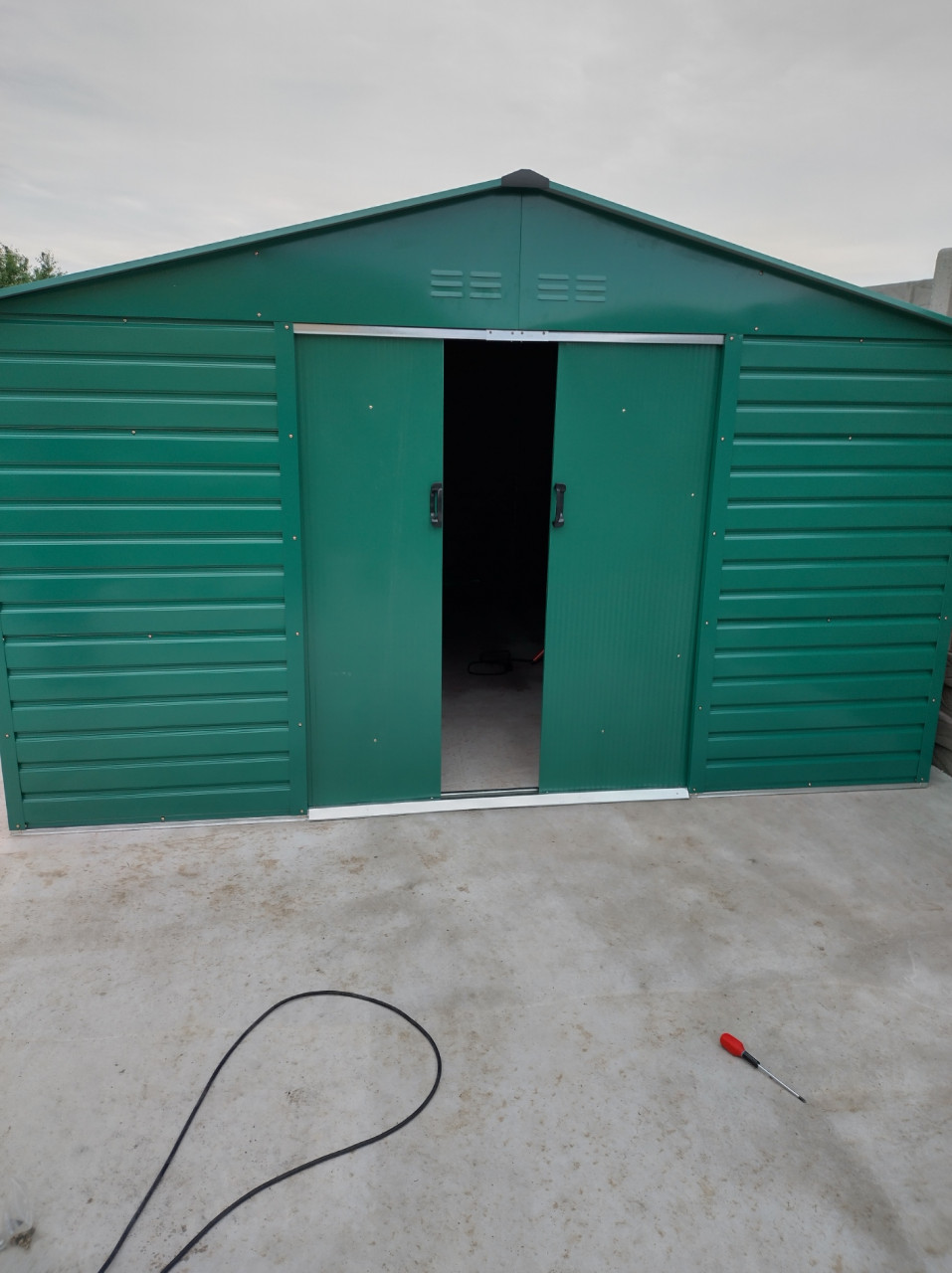 Casuta de gradina PROSHED - 340 x 382 x 205 cm - cu fundatie - din tabla - culoare verde, cca 12.9 mp