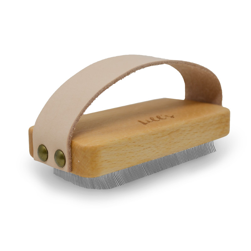 Perie durabila pentru blana de caine IRIS - indeparteaza substratul blanii - 12x6 cm - din lem de fag, maner din piele tabacita vegetal