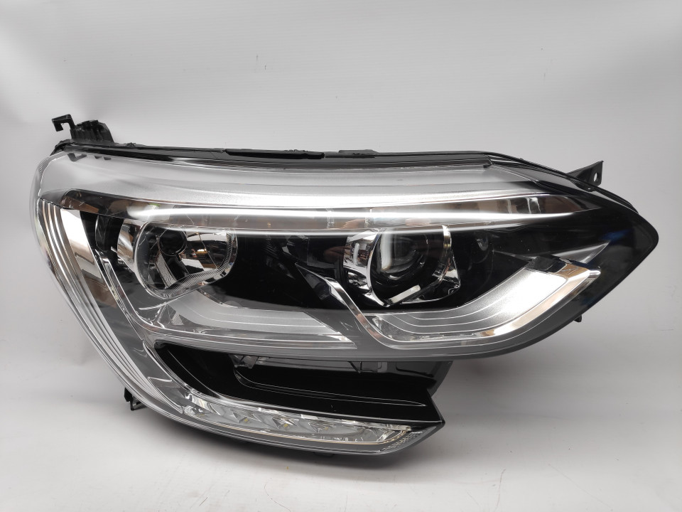 Peça - Farol Direito Renault Megane Iv 16-