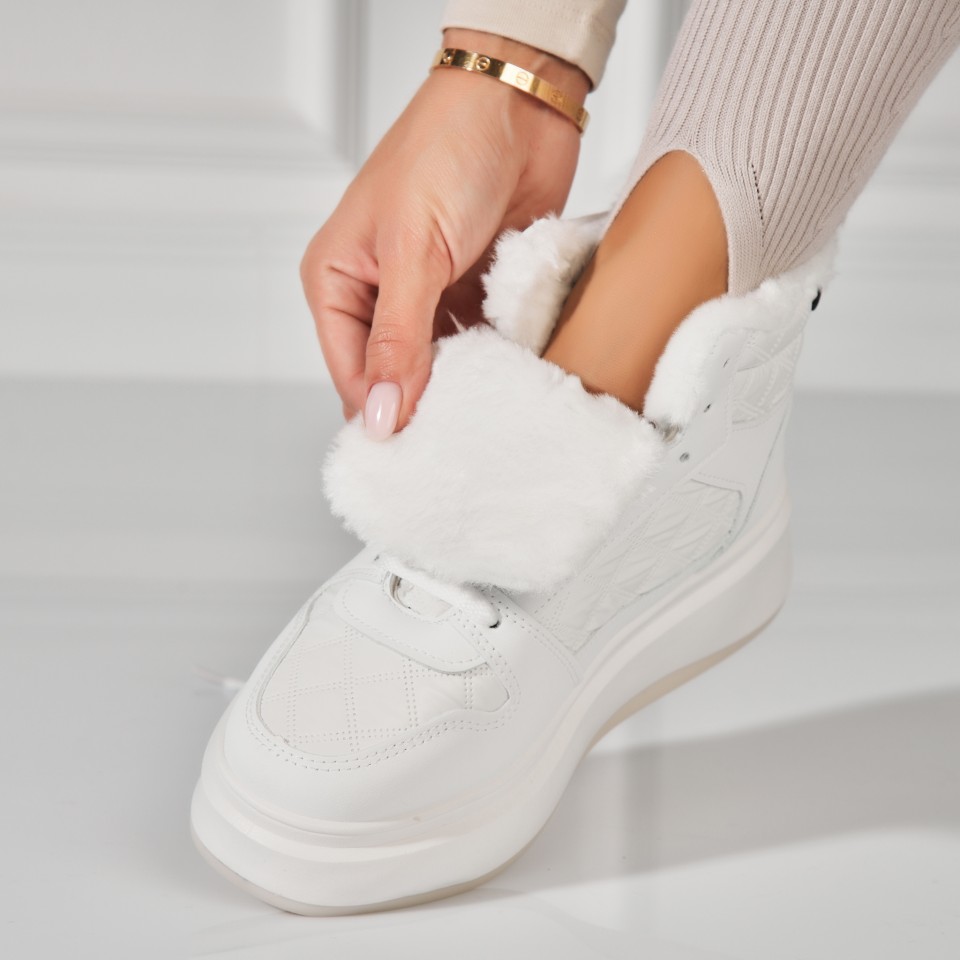 Poze Ghete Dama Imblanite Albe din Piele Ecologica Zaida