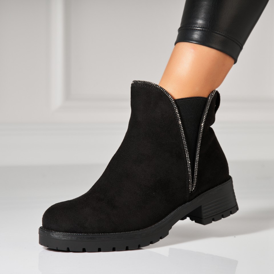 Poze Ghete Dama Imblanite Negre din Piele Ecologica Intoarsa Anessa