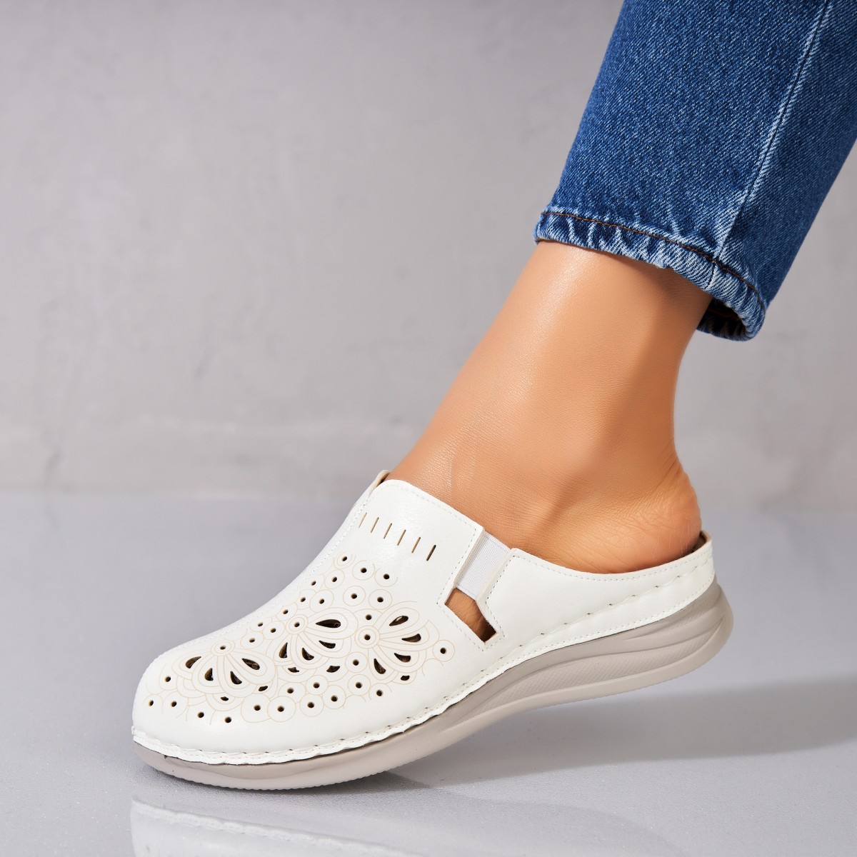 Poze Papuci/Slapi Albi din Piele Ecologica Kaia